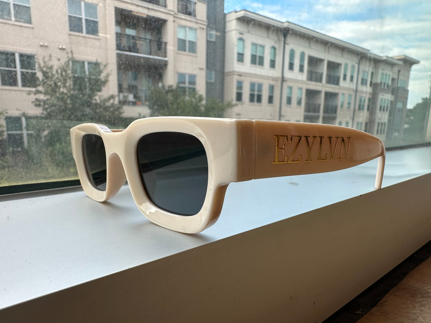 EZY| “Cream” Shades